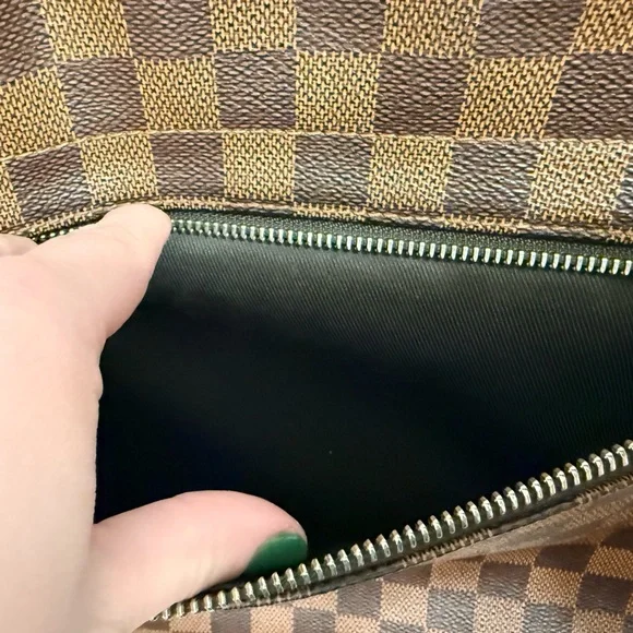 *Beautiful* Authentic Louis Vuitton - Damier Ebene Messenger Bag - Picture 12 of 16